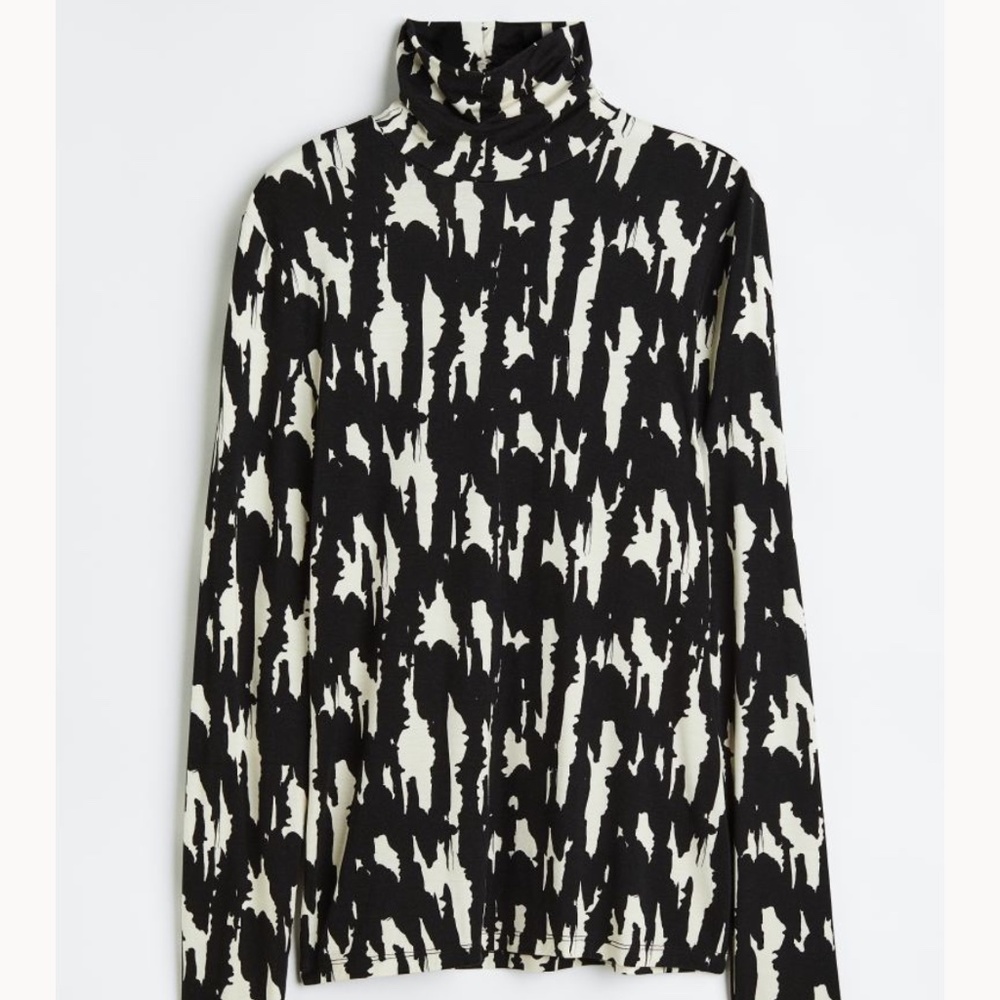 NWOT H&M Viscose Blend Turtleneck Top